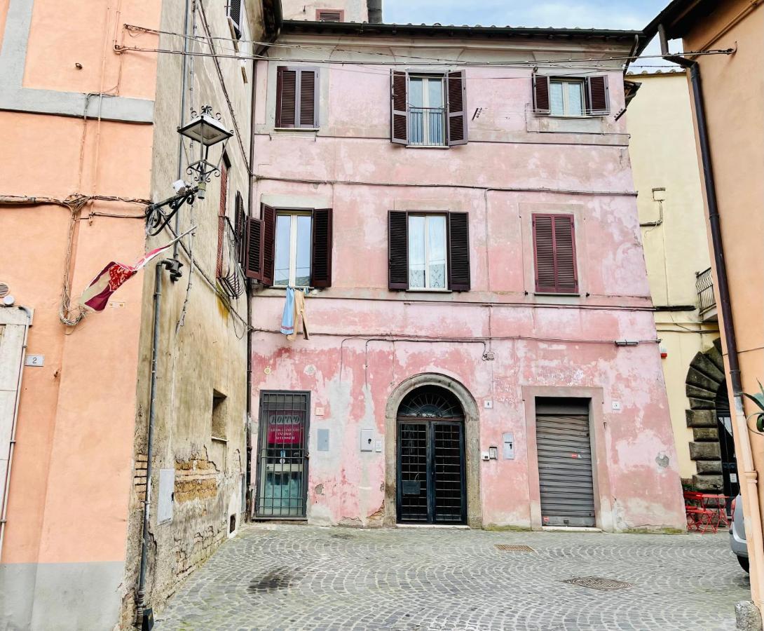 Nepi - Appartamento Centro Storico Duomo Exteriör bild